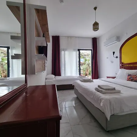 Sunset Boutique & 3*