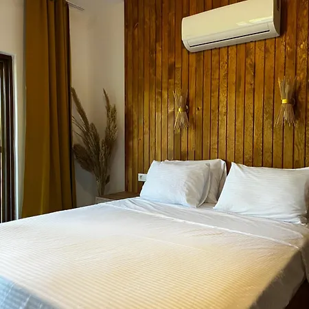 Sunset Boutique & 3*