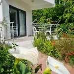 Sunset Boutique & 3*